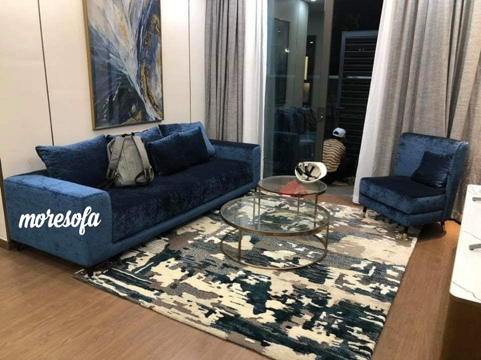 Sofa đơn bọc nệm màu xanh coban hiện đại có tựa thoải mái, tô điểm cho không gian ấn tượng thẩm mỹ